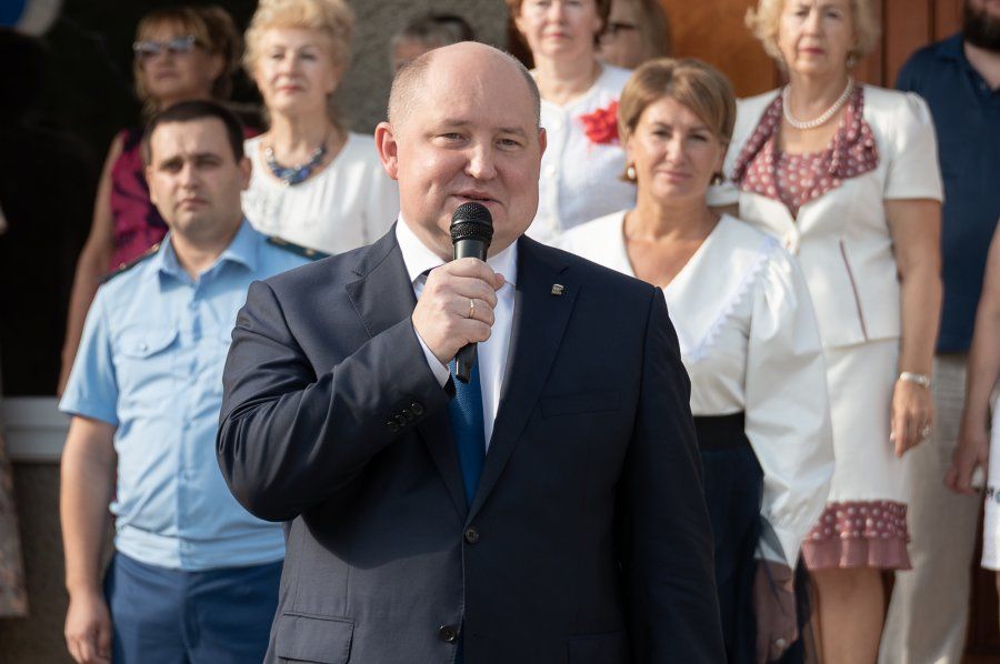 Губернатор Севастополя поздравил школьников с Днем знаний