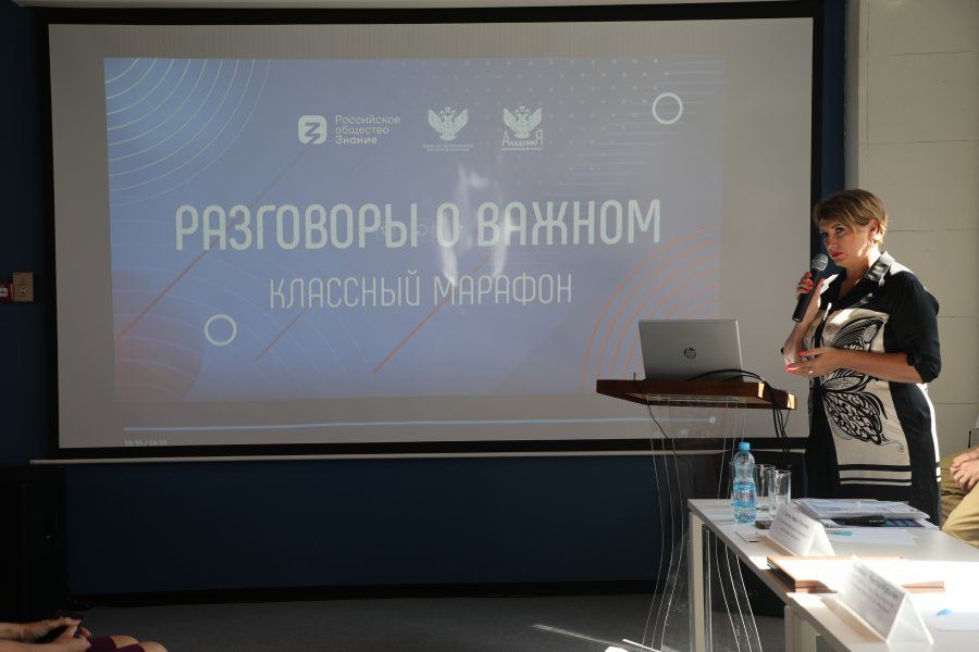 В ходе «Директорского часа» в Севастополе обсудили проекты Минпросвещения России