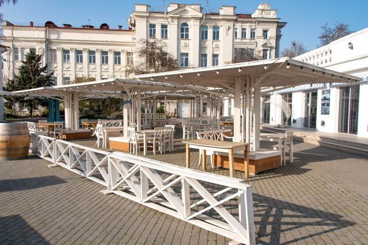 Предпринимателей Севастополя освободили от арендной платы за летние террасы до конца года