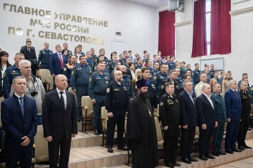Губернатор Михаил Развожаев поздравил сотрудников севастопольского чрезвычайного ведомства с Днем спасателя Российской Федерации