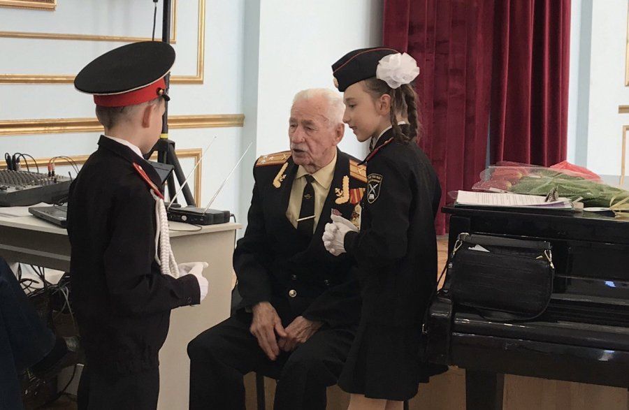 В школах Севастополя высадят 13 саженцев миндаля, привитых от старейшего в городе дерева