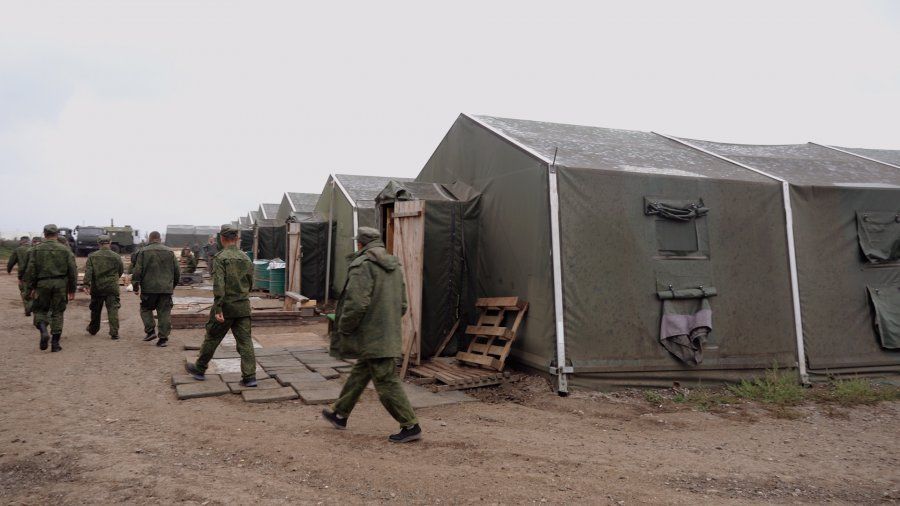 Находящиеся на боевом слаживании мобилизованные севастопольцы и крымчане получили теплые спальные мешки и обувь