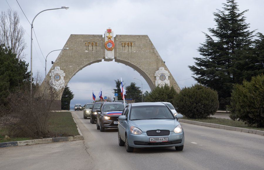 Севастопольцы приняли участие в автопробеге в поддержку Президента