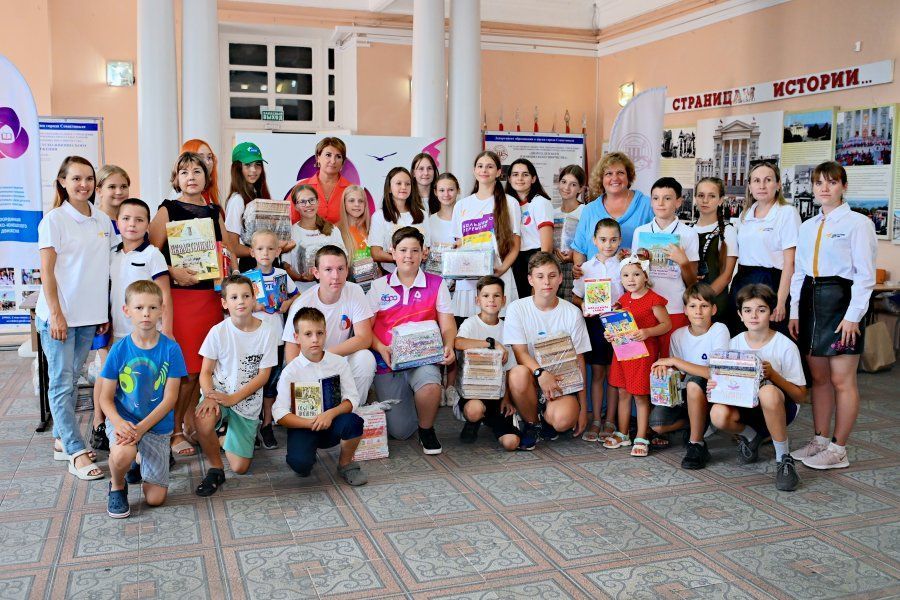 В рамках акции «Дети – детям» севастопольцы собрали для Старобельска 3 500 книг