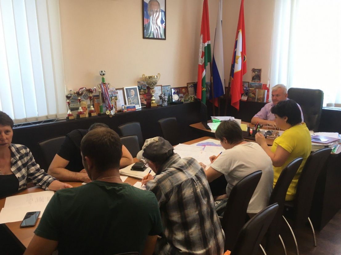 Глава проводит личный приём пострадавших жителей Глава проводит личный приём пострадавших жителей