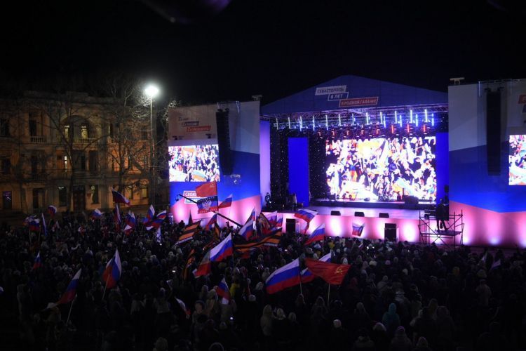 В годовщину воссоединения с Россией севастопольцы собрали гумпомощь для ДНР и ЛНР