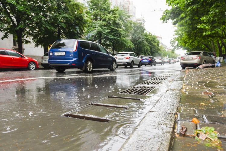 Городские службы в связи с непогодой работают в усиленном режиме