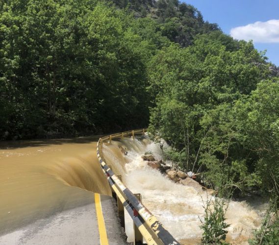 В связи с переливом ливневыми потоками ограничено движение по направлению к ДОЛ «Горный»