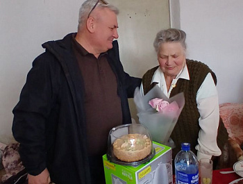 Глава Орлиновского округа поздравил жительницу села Передовое с 85-летием