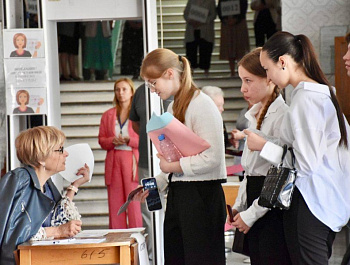 Более 800 одиннадцатиклассников сдали свой первый ЕГЭ