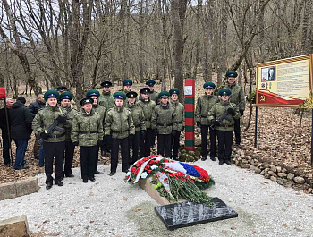 Сегодня в селе Родниковое установили памятник
