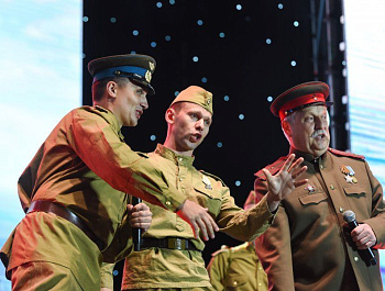 На площади Нахимова прошел концерт ко Дню Победы