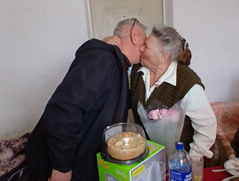 Глава Орлиновского округа поздравил жительницу села Передовое с 85-летием