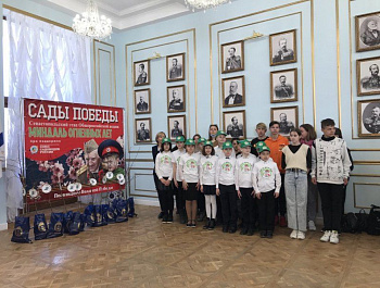 В школах Севастополя высадят 13 саженцев миндаля, привитых от старейшего в городе дерева