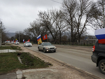 Севастопольцы приняли участие в автопробеге в поддержку Президента