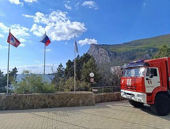 Спасатели Севастополя провели интерактивное занятие для участников форума «Молодежь 92»