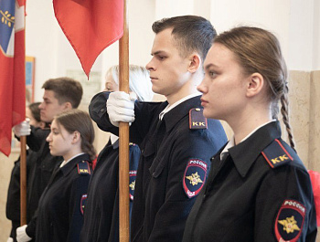 В школах Севастополя по понедельникам будут проходить общие линейки с поднятием флага
