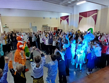 Новогодний праздник для учащихся