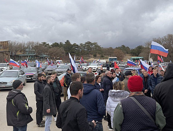 Севастопольцы приняли участие в автопробеге в поддержку Президента