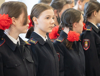 В школах Севастополя по понедельникам будут проходить общие линейки с поднятием флага