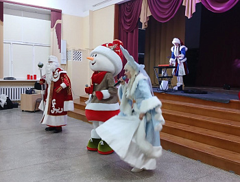 Новогодний праздник для учащихся