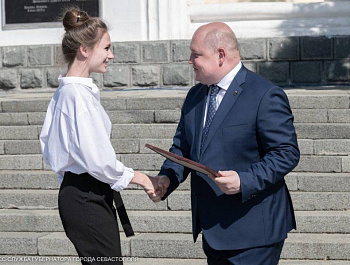 Поздравление губернатора Севастополя с Днём молодёжи
