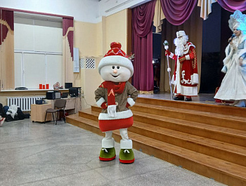 Новогодний праздник для учащихся
