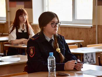 Более 800 одиннадцатиклассников сдали свой первый ЕГЭ