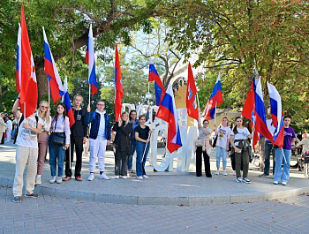 Севастопольцы посетили митинг-концерт в поддержку Президента и российских военных