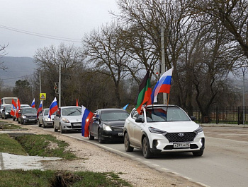 Севастопольцы приняли участие в автопробеге в поддержку Президента