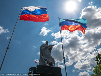 Губернатор Севастополя в День России находится с рабочим визитом в Луганской Народной Республике