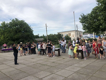 В Орлином отметили День России и День города
