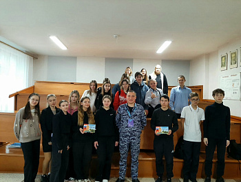 Участники спецоперации провели урок мужества для школьников
