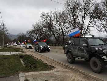 Севастопольцы приняли участие в автопробеге в поддержку Президента