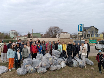 В общегородском субботнике приняло участие более тысячи человек