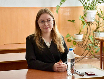 Более 800 одиннадцатиклассников сдали свой первый ЕГЭ