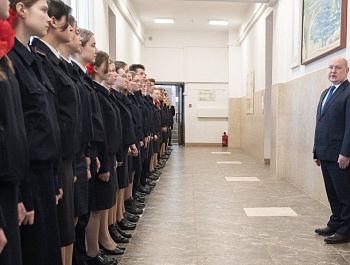 В школах Севастополя по понедельникам будут проходить общие линейки с поднятием флага