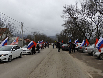 Севастопольцы приняли участие в автопробеге в поддержку Президента