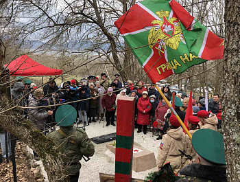 Сегодня в селе Родниковое установили памятник