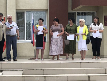 В Орлином отметили День России и День города