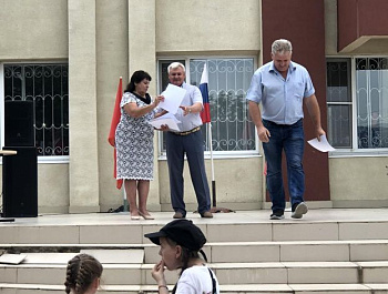 В Орлином отметили День России и День города