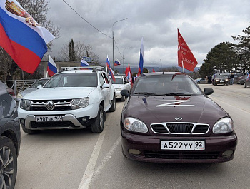 Севастопольцы приняли участие в автопробеге в поддержку Президента