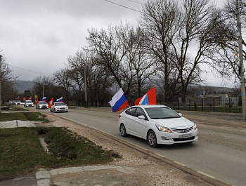 Севастопольцы приняли участие в автопробеге в поддержку Президента