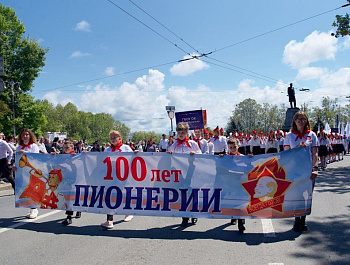 Участниками праздничного шествия в День детства и юности стали более трех тысяч детей