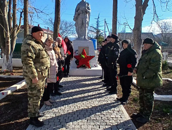 Возложение цветов в День защитника Отечества