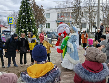 Торжественное зажжение главной новогодней ёлки в Орлином