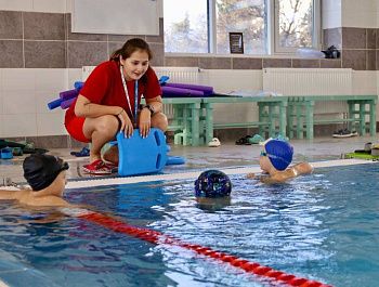 В Севастополе работает бесплатная школа обучения плаванию «Золотая рыбка»