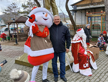 Торжественное зажжение главной новогодней ёлки в Орлином