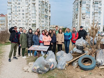 В общегородском субботнике приняло участие более тысячи человек