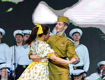 На площади Нахимова прошел концерт ко Дню Победы